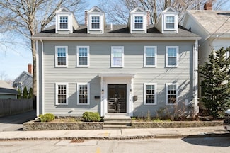 27 Warren St Unit 1, Newburyport, MA 01950