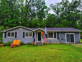 200 Cynthia Dr, Smiths Station, AL 36877