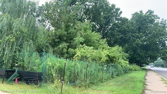 VAC W 11 Mile Rd, Farmington Hills, MI 48336