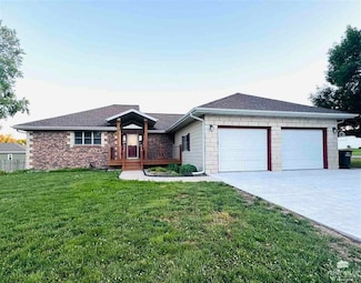 1304 Blunt St, Clay Center, KS 67432