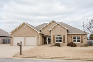 98 Cottonwood Dr, Muscle Shoals, AL 35661