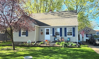 6 Poplar St, Three Oaks, MI 49128