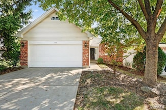 1324 Golden Point Dr, Saint Louis, MO 63146