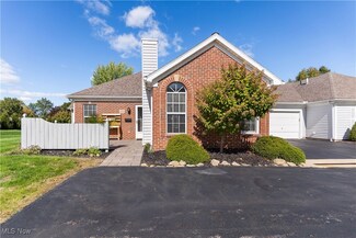 20 Stratford Green Dr Unit 2, Canfield, OH 44406