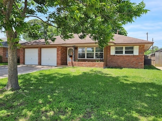 111 Carnation St, Lake Jackson, TX 77566