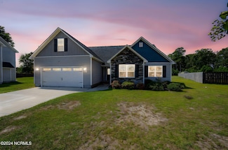 805 Semora Ct, Richlands, NC 28574