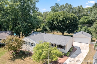 2134 Audley Dr NE, Grand Rapids, MI 49525