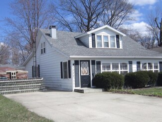 5866 S County Road 210, Knox, IN 46534