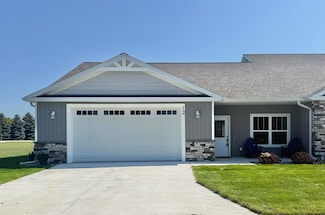 12 Cove Dr, Bay City, MI 48706