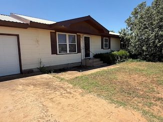 106 E Cragin St, Levelland, TX 79336