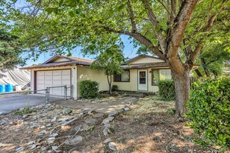 830 N 10th St, Central Point, OR 97502