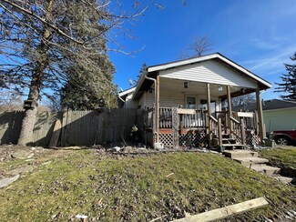 957 Gentry St, Frankfort, IN 46041