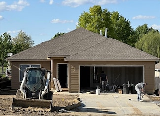 2125 Brook Ridge Ct, Tonganoxie, KS 66086