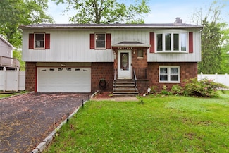 4 Abraham Gunn Memorial Dr, Cortlandt Manor, NY 10567