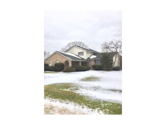 4407 Lakeshore Cir NW, Massillon, OH 44646