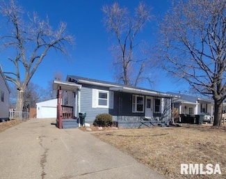1407 Koch St, Pekin, IL 61554
