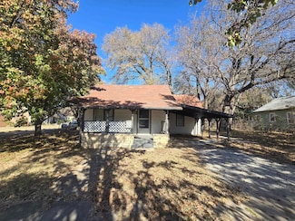 902 E 6th Ave, Winfield, KS 67156