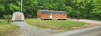 16 Carver Hollow Rd, Pleasant Shade, TN 37145