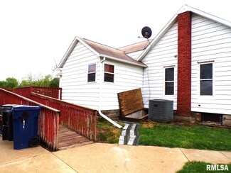 517 E 7th St, Tipton, IA 52772
