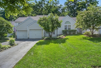 42 Prestwick Ct, Poughkeepsie, NY 12603