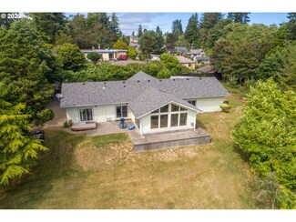 1650 6th St, Astoria, OR 97103