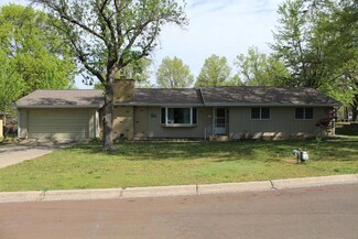 12 W Edwards St, Iola, KS 66749