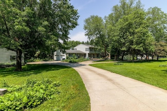 421 Lowry Ct NW, Rochester, MN 55901