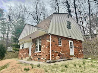 1189 S Jefferson Dr, Huntington, WV 25701