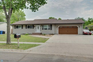 2910 Madison Ave N, Fargo, ND 58102