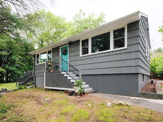 14 Riverside Dr, North Reading, MA 01864
