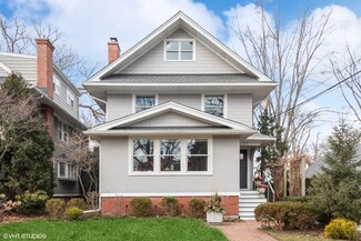 229 9th St, Wilmette, IL 60091