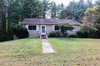15 Azure Dr, Queensbury, NY 12804