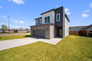 2911 S El Centro Way, Dallas, TX 75241