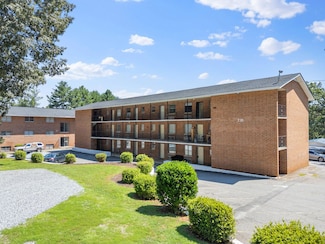 100 Ridgeview Ln Unit 25, Bassett, VA 24055