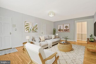 207 E Glebe Rd Unit D, Alexandria, VA 22305