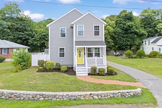 4 Meriam St, Wakefield, MA 01880