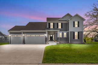 160 Candleberry Ln, Grafton, WI 53024