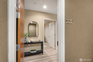 10047 Main St Unit 305, Bellevue, WA 98004