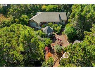 87955 Woodlands Dr, Florence, OR 97439