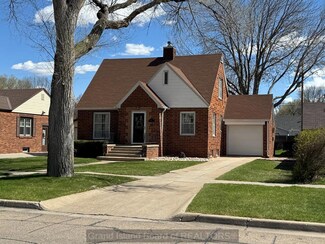 1917 W Division St, Grand Island, NE 68803