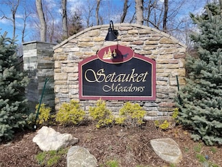 10 Emilys Way, Setauket- East Setauket, NY 11733