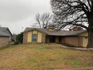 7412 Calmar Ct, Fort Worth, TX 76112