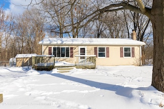 7017 Richard Rd, Lansing, MI 48911