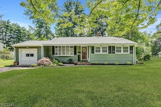 23 Greenbrook Rd, Green Brook, NJ 08812