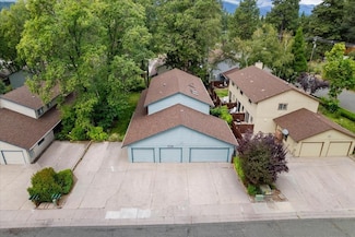 817 Caroline Ave, Mount Shasta, CA 96067