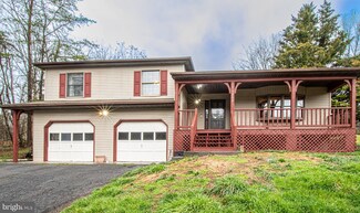1202 Lakeview Dr, Cross Junction, VA 22625