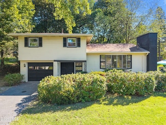 11 Diamond Ave, Troy, NY 12180