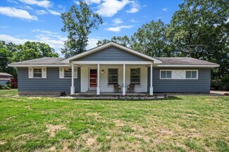 1926 Garret Dr NE, Grand Rapids, MI 49525