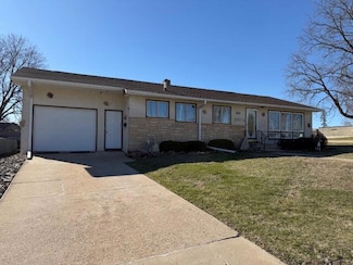 323 N Badger St, Caledonia, MN 55921