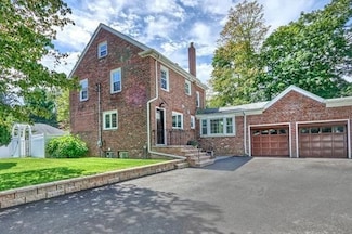 5 Grassmere Rd, Chestnut Hill, MA 02467